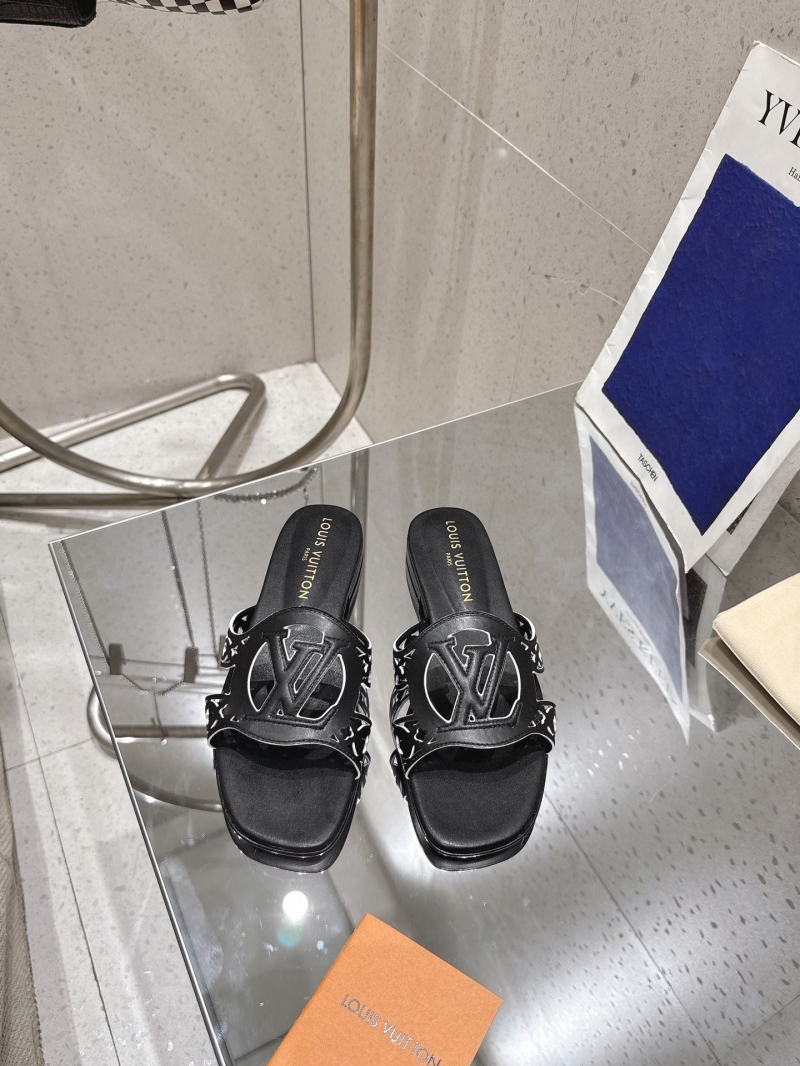 l0vis Vvtt0n slippers